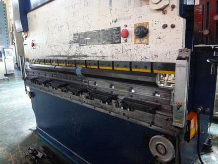 Máy Chấn Komatsu PHS80x255 KIBF-021-02