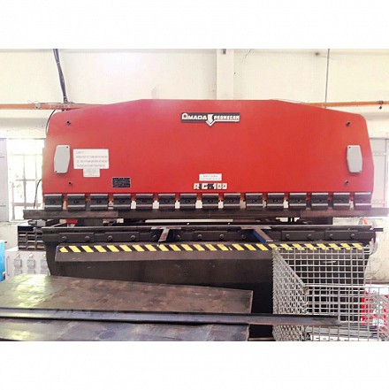 Máy chấn Amada RG100