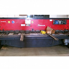 Máy Cắt Tôn Amada M3045